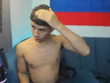 Chaturbate Nude Webcam of andrew_twink18