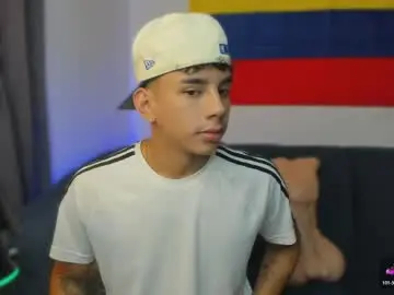 Chaturbate Free Porn Cam of andrew_twink18