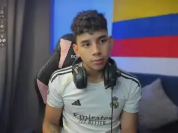 Chaturbate Free Porn Cam of andrew_twink18