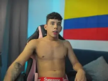 Chaturbate Nude Webcam of andrew_twink18