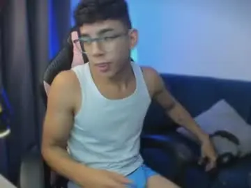 Chaturbate Nude Webcam of andrew_twink18