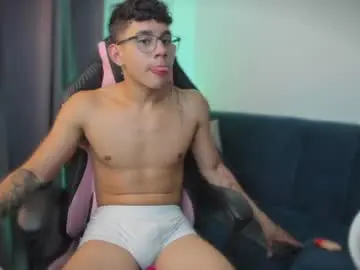 Chaturbate Live Sex Cam of andrew_twink18