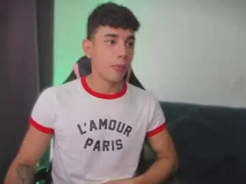 Chaturbate Live Sex Cam of andrew_twink18