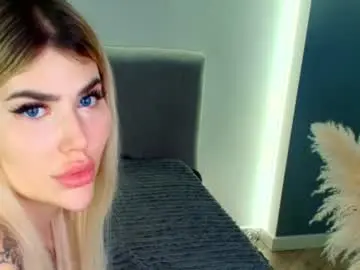 Chaturbate Live Sex Cam of crazy__berry