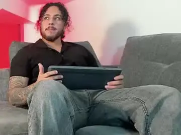 Chaturbate Free Porn Cam of ryan_warren18