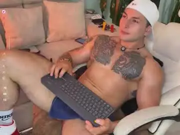 Chaturbate Live Sex Cam of angeloferro1