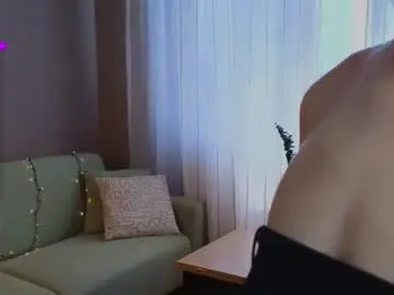 Chaturbate Live Sex Cam of crystaldiva01