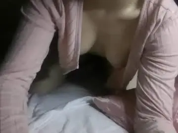 Chaturbate Live Sex Cam of babe_singer_undercover