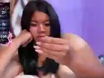 Chaturbate Live Sex Cam of allianahpetit