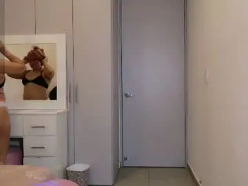 Chaturbate Live Sex Cam of kinsley_quinn