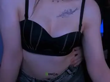 Chaturbate Live Sex Cam of helli_belli