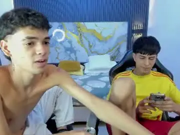Chaturbate Live Sex Cam of dark_desiree18