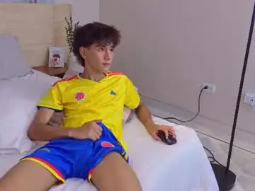 Chaturbate Live Sex Cam of christopher_robin4