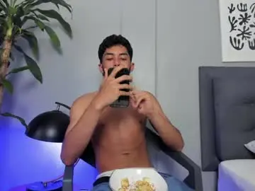 Chaturbate Free Live Porn of tyler_fox_