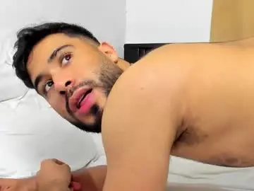 Chaturbate Live Sex Cam of andres_cortes5