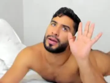 Chaturbate Live Sex Cam of andres_cortes5