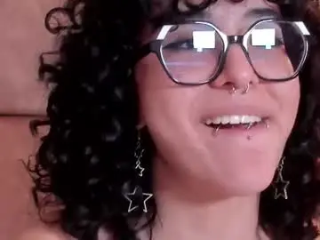 Chaturbate Free Porn Cam of lyraa_moon
