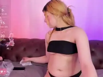 Chaturbate Live Sex Cam of mialuxee_