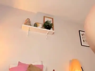 Chaturbate Watch Live Sex Cams of kissmeari_