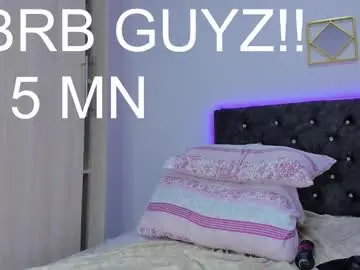 Chaturbate Sex Cam of candy_deluxe777