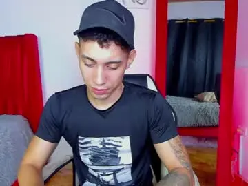 Chaturbate Live Sex Cam of dominyck_