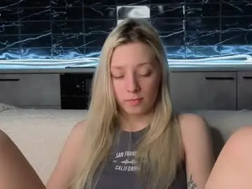 Chaturbate Live Sex of peek_in_my_window