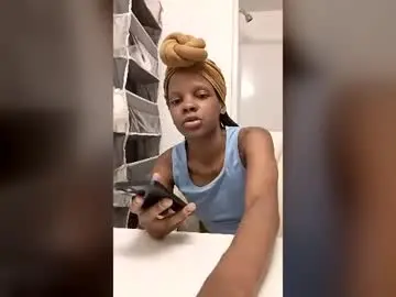 Chaturbate Live Sex Cam of ebonypetite15