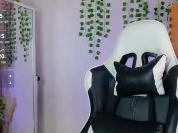 Chaturbate Live Sex Cam of vikkylu