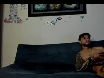 Chaturbate Best live sex cam show of heteros_curious_