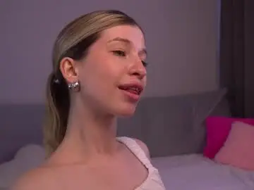Chaturbate Live Sex Cam of angel_quincy