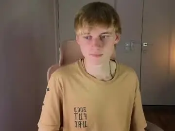 Chaturbate Live Sex Cam of avenrey
