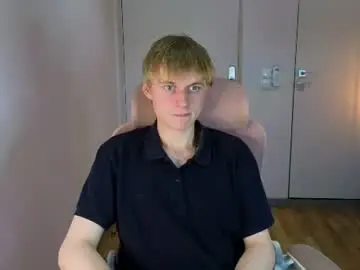 Chaturbate Live Sex Cam of avenrey
