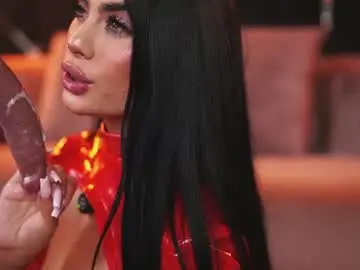 Chaturbate Live Sex Cam of ravennadarcy