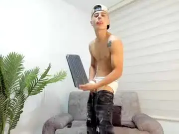 Chaturbate Live Sex Cam of juniormorris_