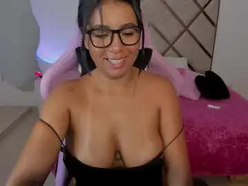 Chaturbate Watch Live Sex Cams of queenie_star1