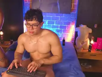 Chaturbate Live Sex Cam of grayandrews