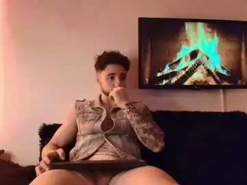 Chaturbate Live Sex Cam of latinboyvip_