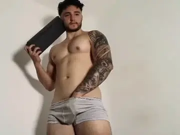Chaturbate Live Sex Cam of latinboyvip_