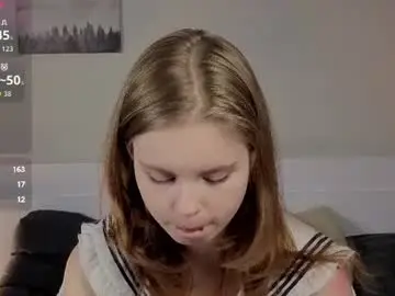 Chaturbate Live Sex Cam of lyucy