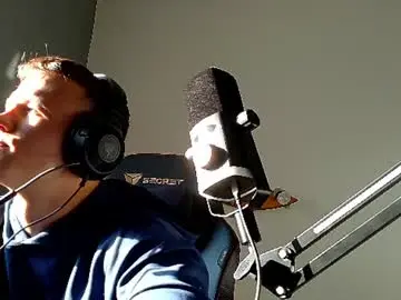Chaturbate Live Sex Cam of dennisdillon