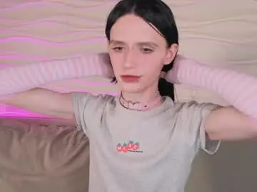 Chaturbate Live Sex Cam of kira_long