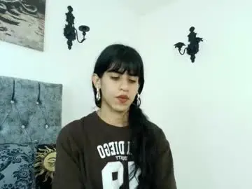 Chaturbate Live Sex Cam of bella_poisonous