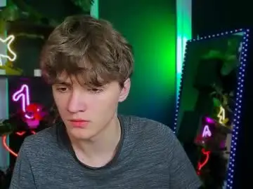 Chaturbate Live Sex Cam of emil_lucky