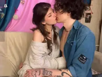 Chaturbate Live Sex Cam of pocket_lovers