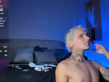 Chaturbate Live Sex Cam of ian_castillo_
