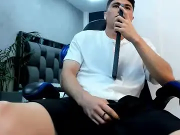 Chaturbate Live Sex Cam of roan_birkin