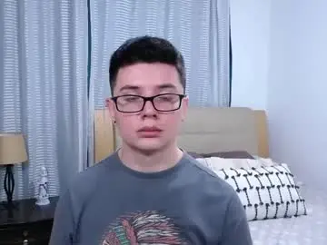 Chaturbate Live Sex Cam of kevinhunts