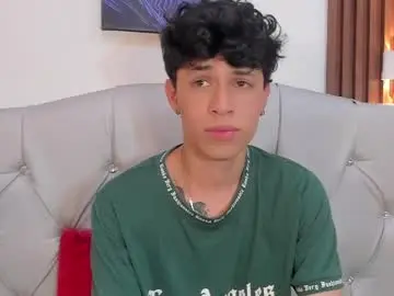 Chaturbate Best live sex cam show of axel_evanss