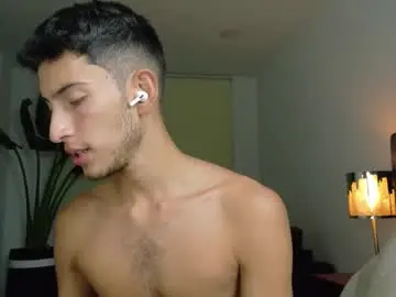 Chaturbate Live Sex Cam of ethan_skiny_