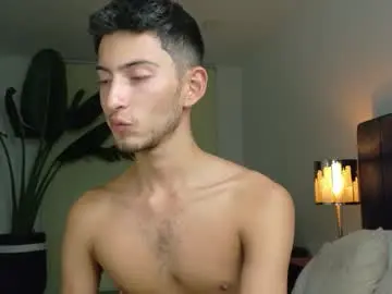 Chaturbate Live Sex Cam of ethan_skiny_